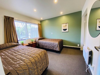Commodore Motels