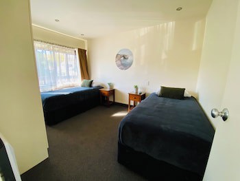 Commodore Motels