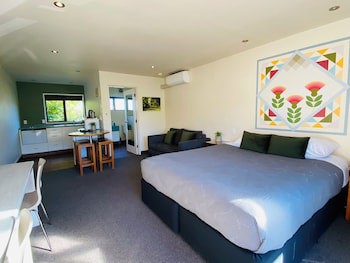 Commodore Motels