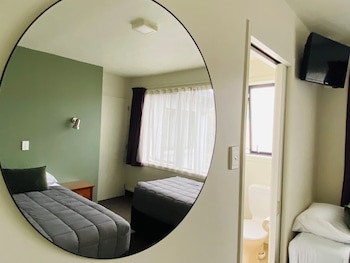 Commodore Motels