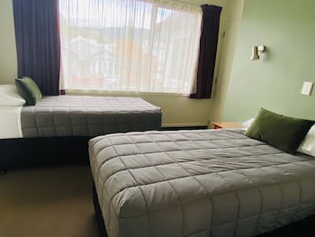 Commodore Motels