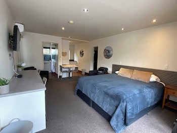 Commodore Motels