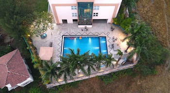 7 Apple Resort Lonavala