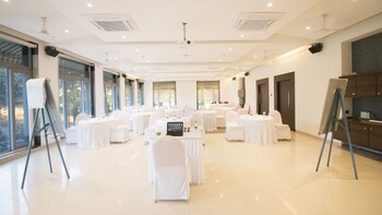 7 Apple Resort Lonavala
