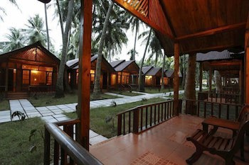 Symphony Palms Beach Resort