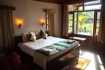 Symphony Palms Beach Resort