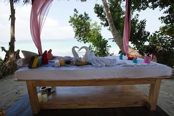Symphony Palms Beach Resort