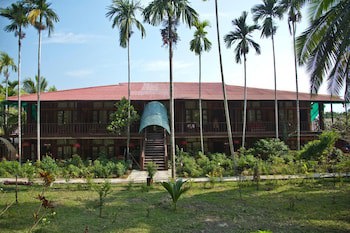 Symphony Palms Beach Resort