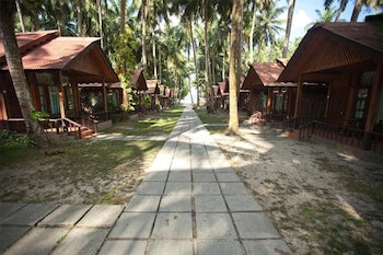 Symphony Palms Beach Resort