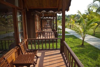 Symphony Palms Beach Resort
