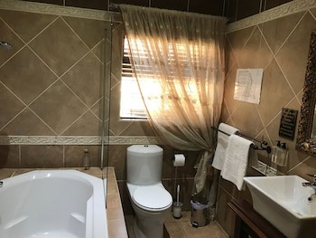 Le Cozmo Guest House