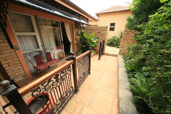 Le Cozmo Guest House