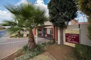 Le Cozmo Guest House
