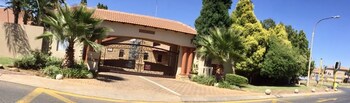 Le Cozmo Guest House