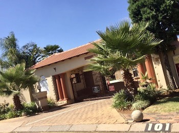 Le Cozmo Guest House