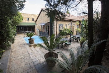 Le Cozmo Guest House