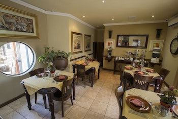 Le Cozmo Guest House