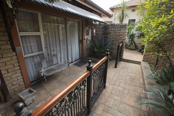 Le Cozmo Guest House