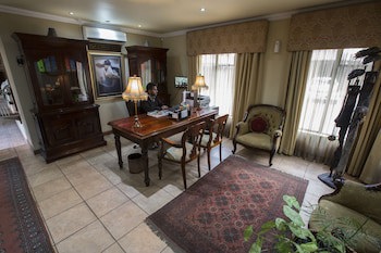 Le Cozmo Guest House