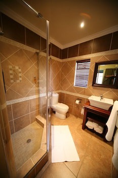 Le Cozmo Guest House