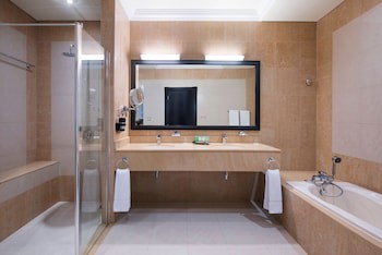 Al Hamra Village Hotel