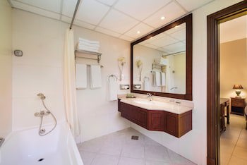 Al Hamra Village Hotel