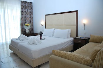 Naias Beach Hotel fotoğrafı