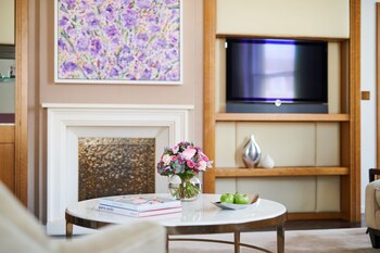 Corinthia London