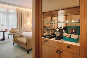 Corinthia London