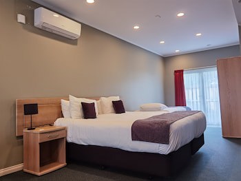 Cornwall Motor Lodge