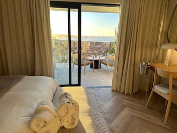 Abalone Hotel And Villa's