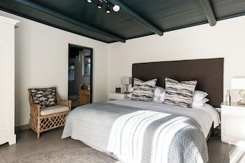 Abalone Hotel And Villa's