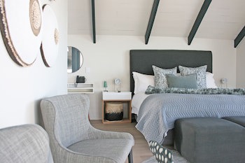 Abalone Hotel And Villa's