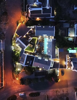 Abalone Hotel And Villa's