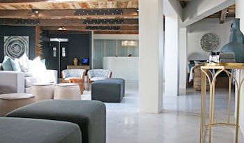 Abalone Hotel And Villa's