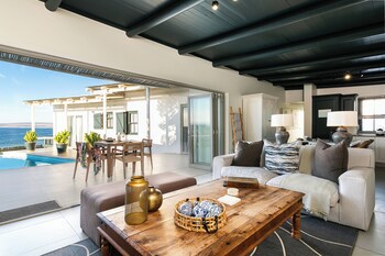 Abalone Hotel And Villa's