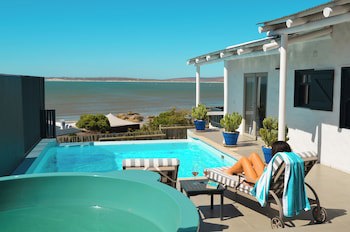 Abalone Hotel And Villa's