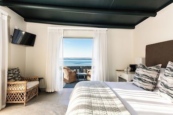Abalone Hotel And Villa's