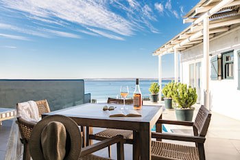 Abalone Hotel And Villa's