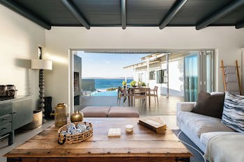Abalone Hotel And Villa's