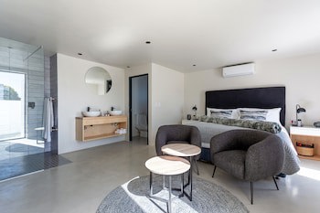 Abalone Hotel And Villa's