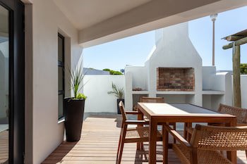Abalone Hotel And Villa's