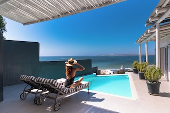 Abalone Hotel And Villa's