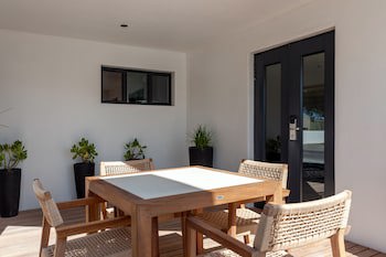 Abalone Hotel And Villa's