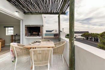 Abalone Hotel And Villa's