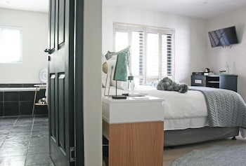 Abalone Hotel And Villa's