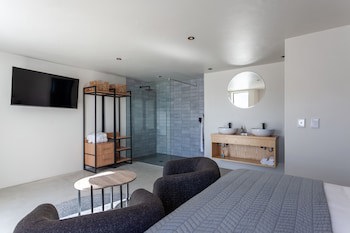Abalone Hotel And Villa's