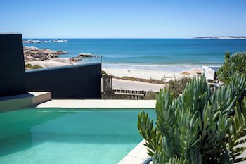 Abalone Hotel And Villa's