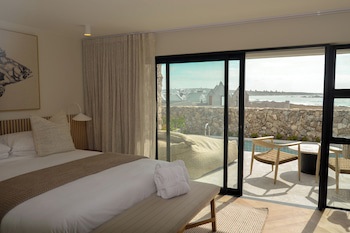 Abalone Hotel And Villa's