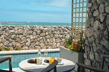 Abalone Hotel And Villa's